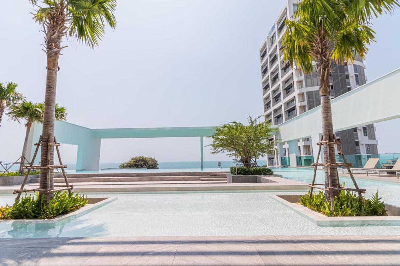 Aeras Beachfront Condominium Jomtien Beach Exterior photo