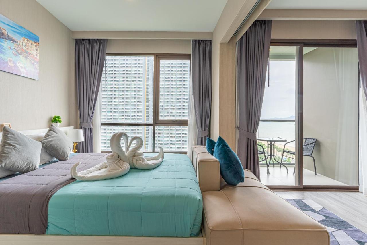 Aeras Beachfront Condominium Jomtien Beach Exterior photo