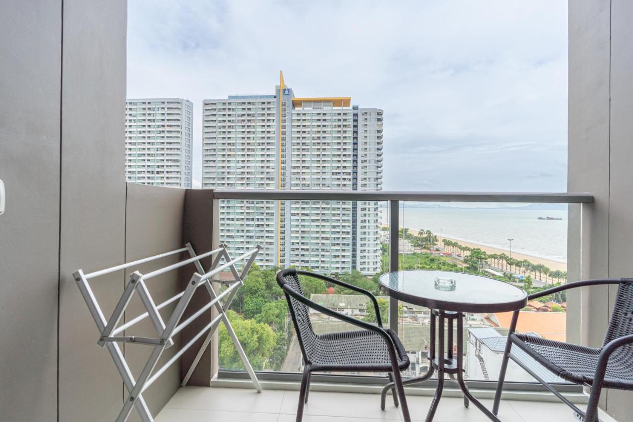 Aeras Beachfront Condominium Jomtien Beach Exterior photo