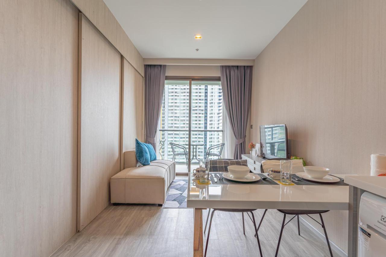 Aeras Beachfront Condominium Jomtien Beach Exterior photo