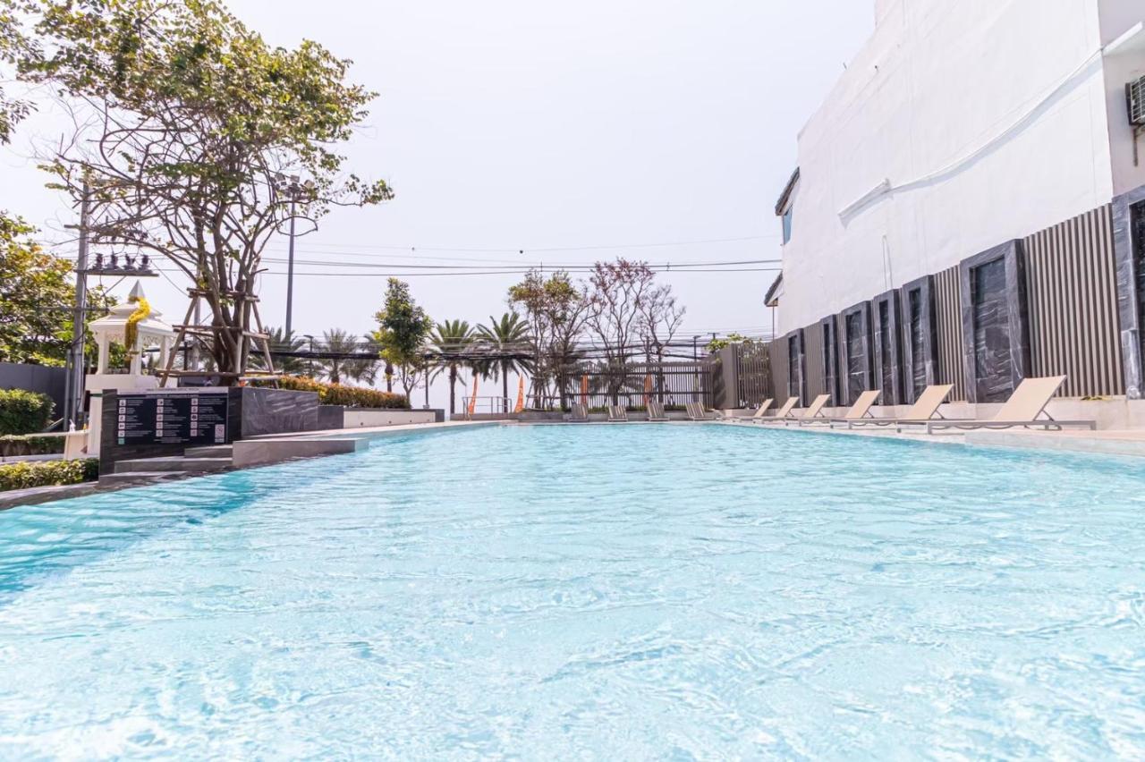 Aeras Beachfront Condominium Jomtien Beach Exterior photo